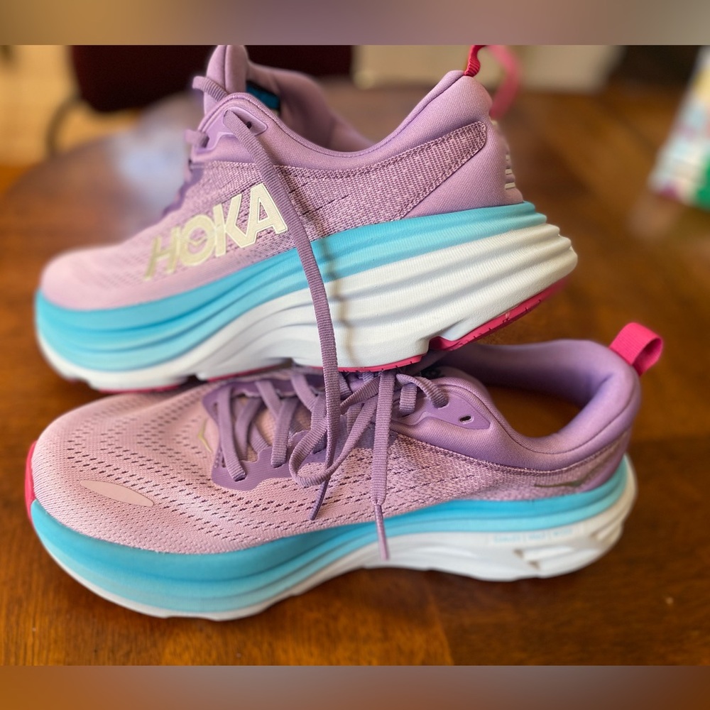 Hoka Bondi 8 Sneaker in Chalk violet/ pastel Lilac sized 9